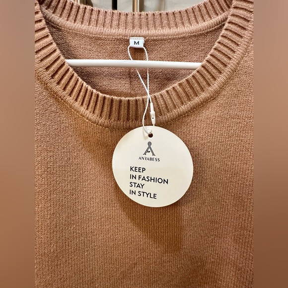 NWT-Sleeveless Tan Sweater Vest- M - Picture 4 of 5